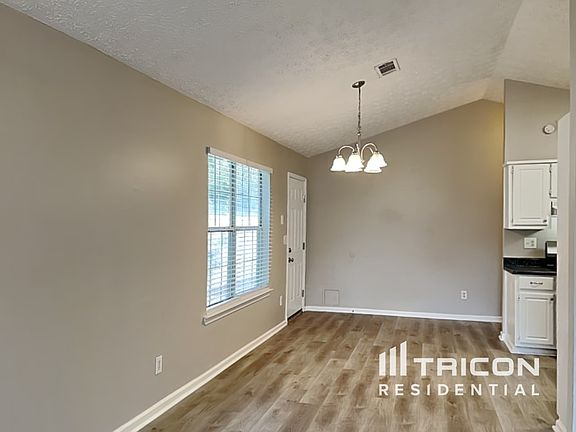 4th image of 302 Ashton Pl