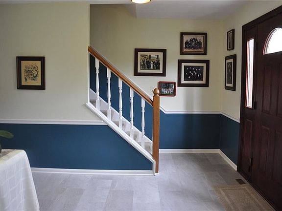 3rd image of 1052 Montclair Cir