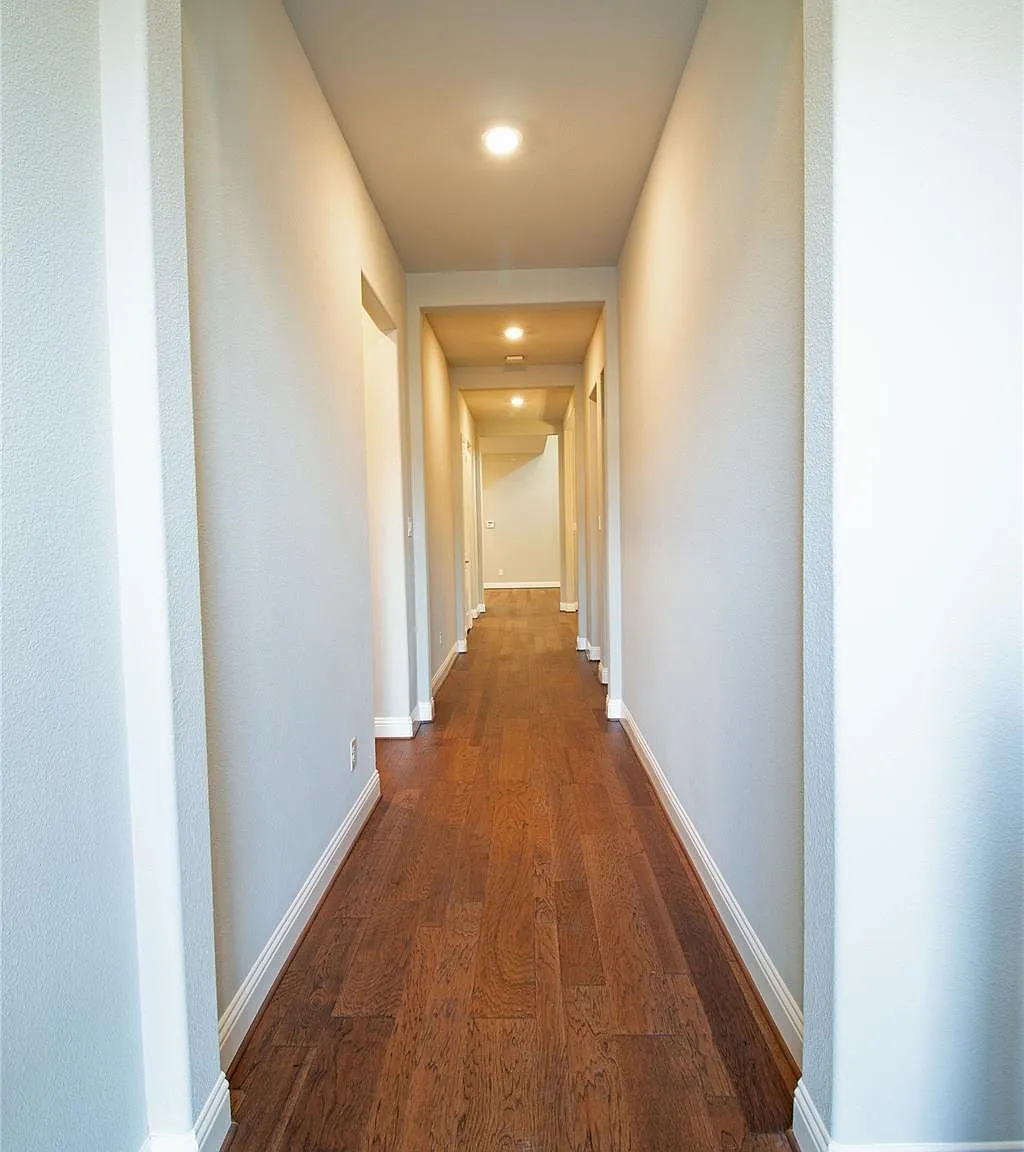 4 bed, 2629 sqft, $3,200 — Photo 3