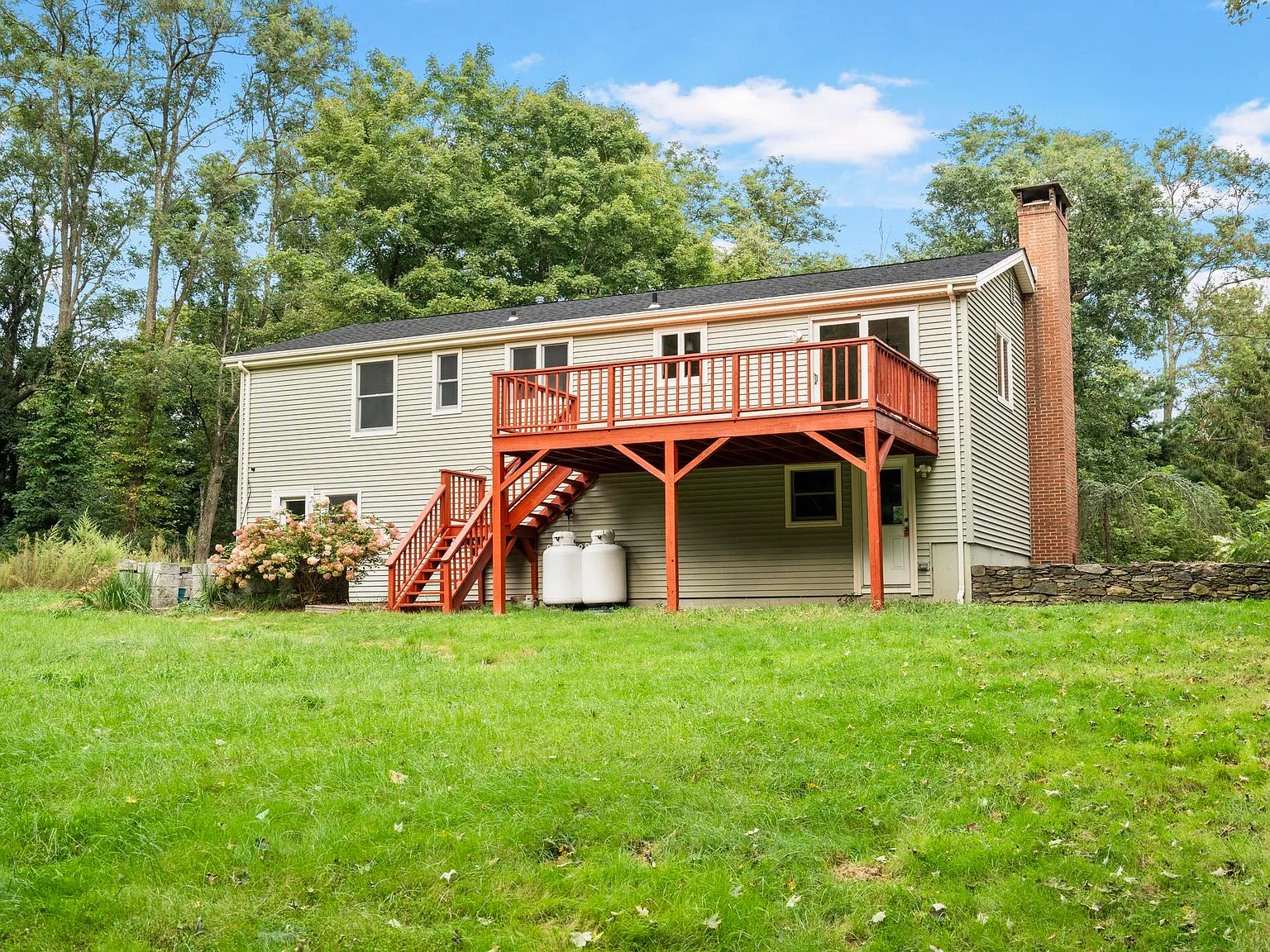 4 bed, 2441 sqft, $4,500 — Photo 3