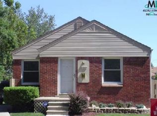 18960 Moon St, Grosse Pointe, MI 48236