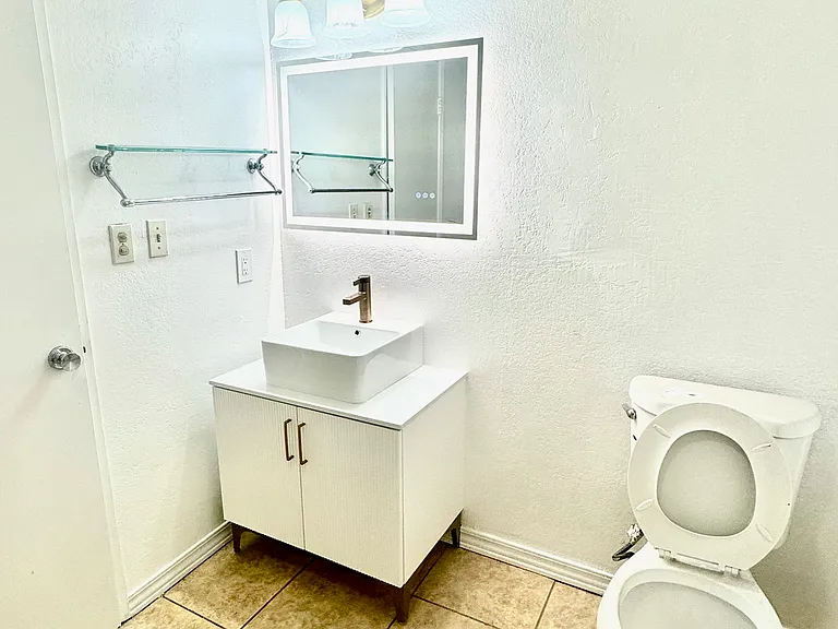7115 Etiwanda Ave #3 — Photo 9