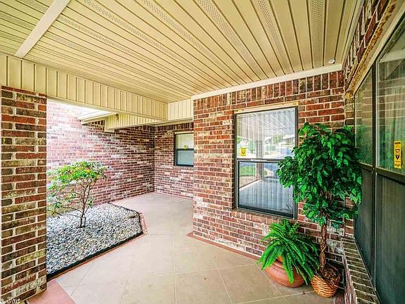 3rd image of 124 Corporate Ter APT 18D