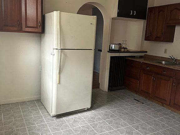 2nd image of 527 N 8th St Floor 1