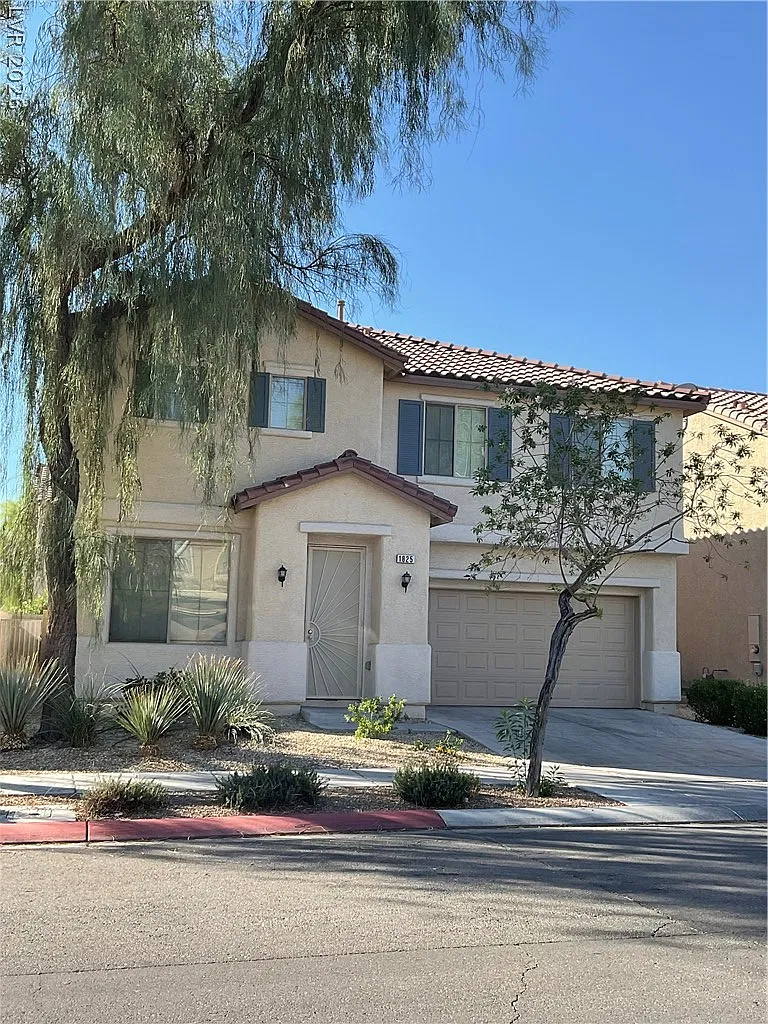 4 bed, 2.5 bath, 2330 sqft, $2,100 — Photo 1