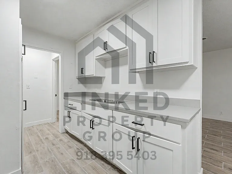 3326 E Marshal Apartments — Photo 14