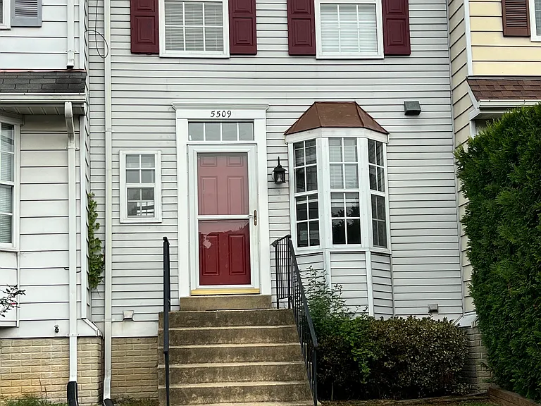 5509 Woodlawn Manor Ct — Photo 1