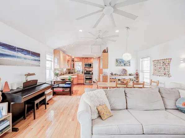 355 Dormans Court image 2 of 20