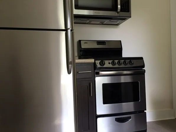15 Tracy St, 15 Tracy St APT 3, West Lebanon, NH 03784
