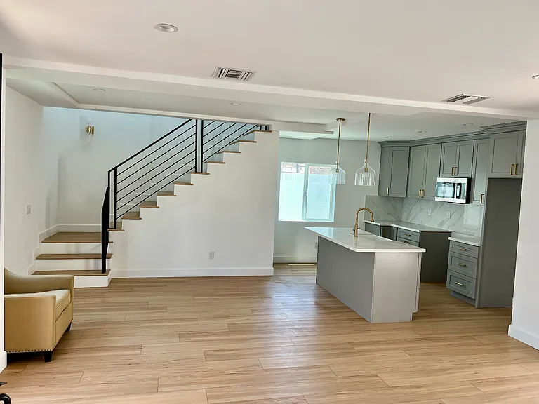 9001 S Van Ness Ave #1/2 — Photo 3
