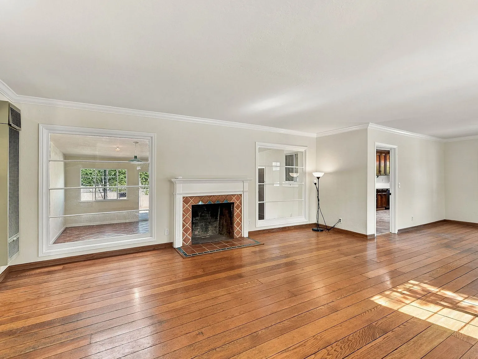 4 bed, 1799 sqft, $6,800 — Photo 3