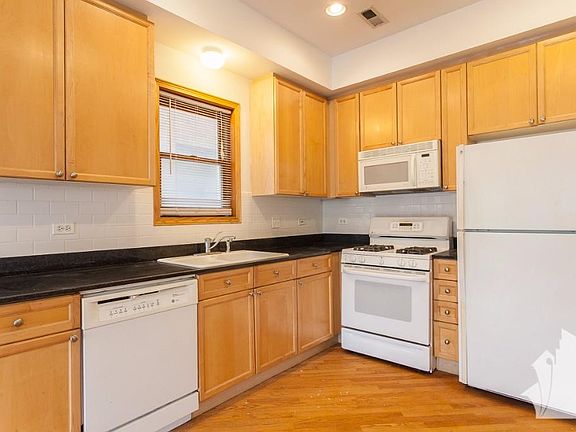 4th image of 1326 W Diversey Pkwy #3