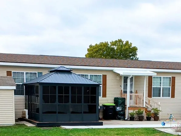 21440 Joyeux Cir, Macomb, MI 48044