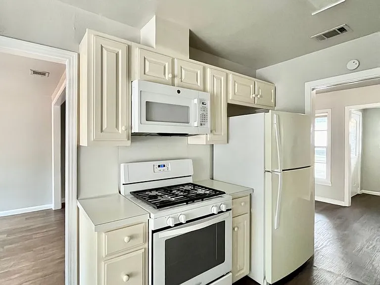 5101A Guadalupe St W — Photo 7