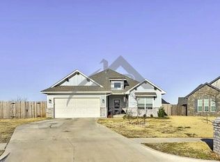 10421 Salt Fork Dr, Yukon, OK 73099