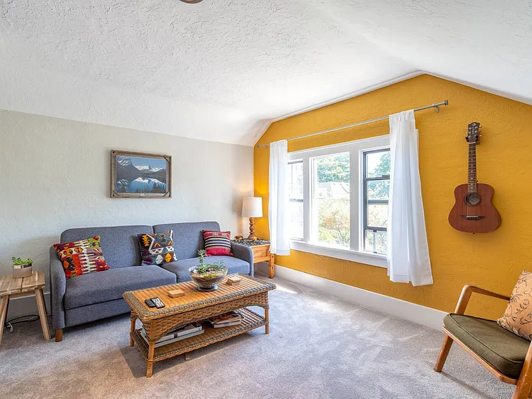 605 NE Liberty St #B — Photo 3