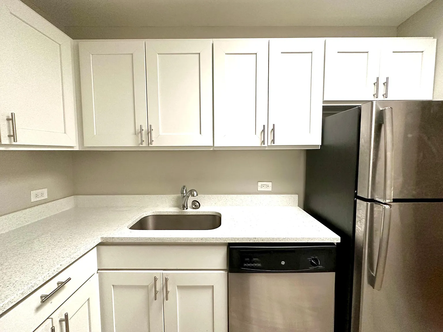 2 bed, 800 sqft, $3,398 — Photo 1