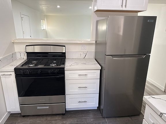 2nd image of 9809 Crenshaw Blvd APT 4