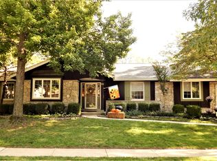 1733 Summer Lake Dr, Chesterfield, MO