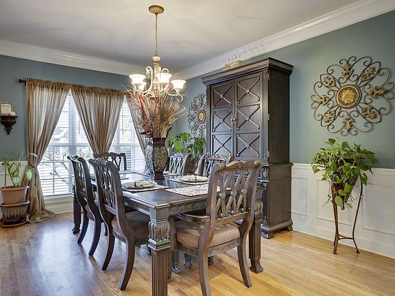 3rd image of 3056 Vicwood Dr