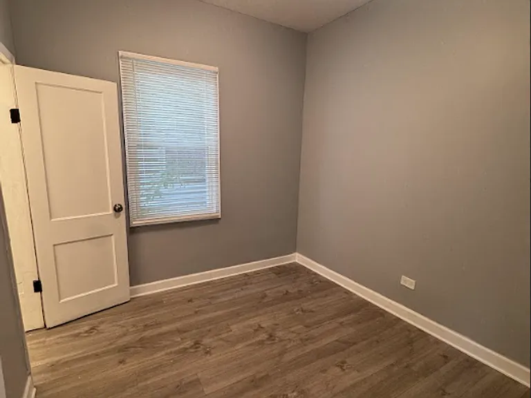 12219 S Lowe Ave — Photo 4