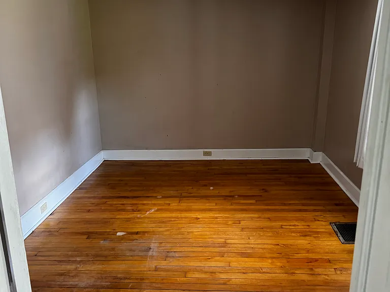 31 Pitkin St — Photo 5