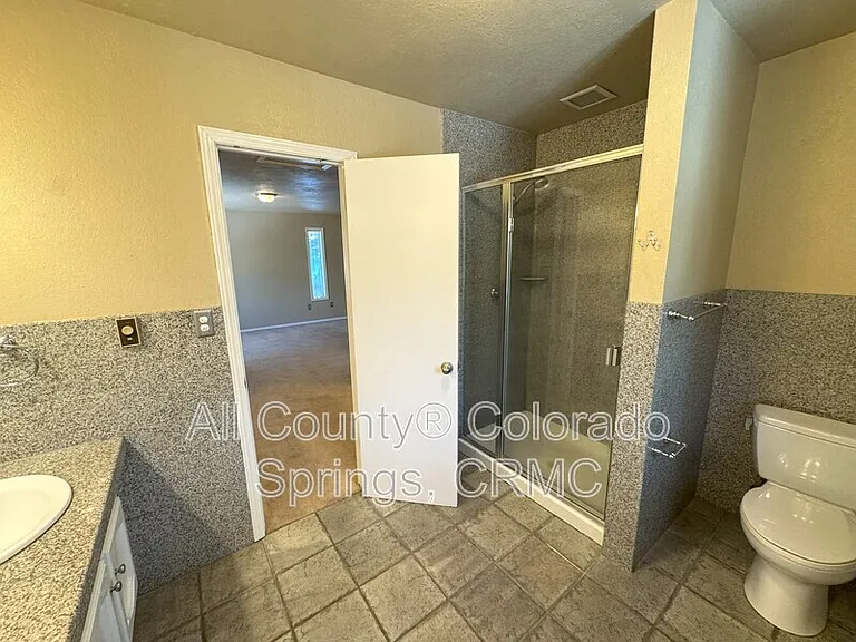 931 Kings Crown Rd — Photo 17