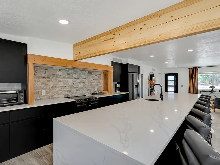 618 W Pine St — Photo 9