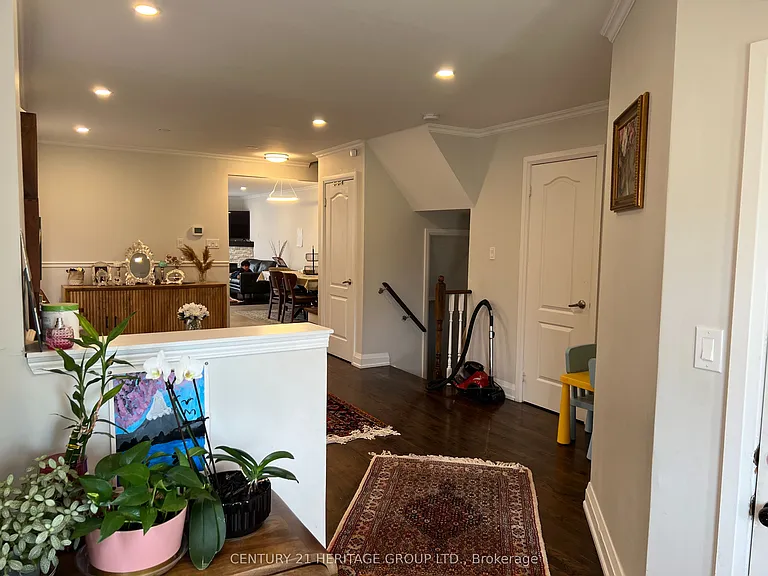 35 Brightsview Dr — Photo 3