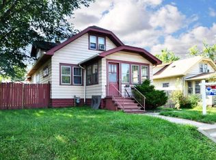 1377 Payne Ave, Saint Paul, MN 55130