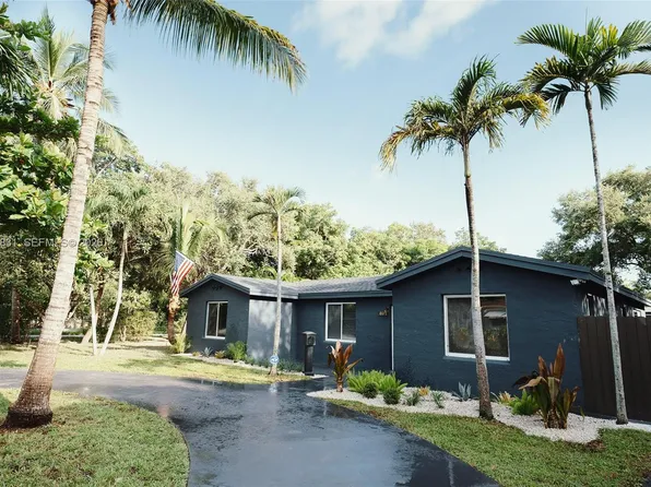 801 NE 144th St, North Miami, FL 33161