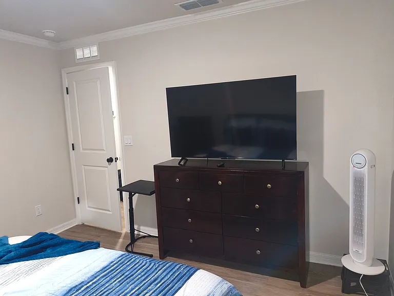 8 Unique Ct #B — Photo 33