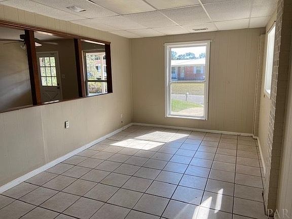 3rd image of 1016 Rainbow Ave