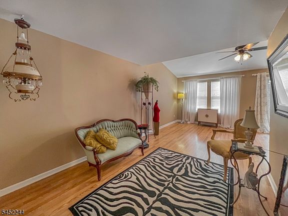 4th image of 227 Canal Way