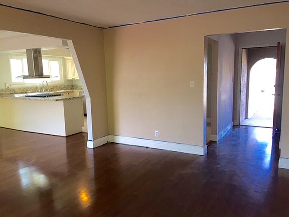 4th image of 9753 Beachwood Dr