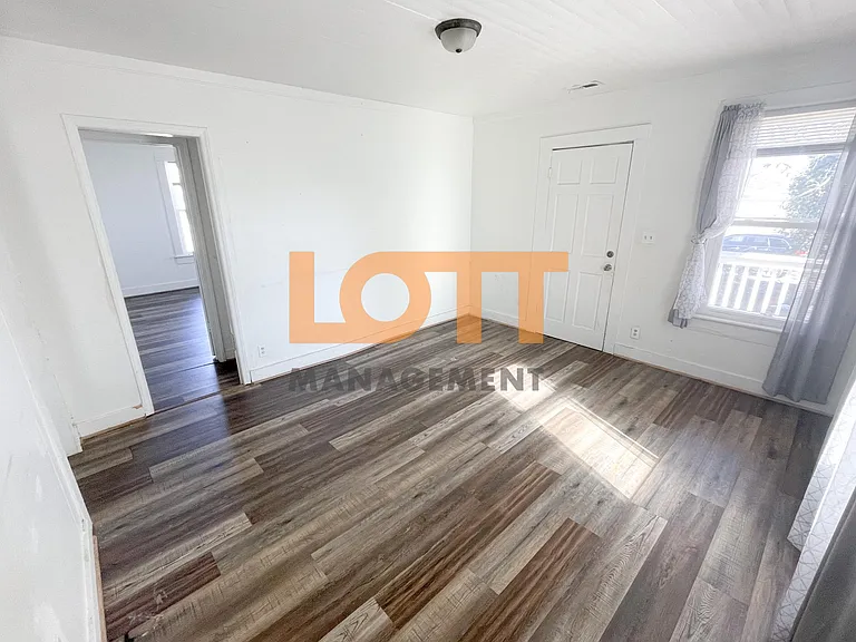 403 Old Paris Mountain Rd — Photo 6