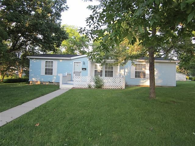 1st image of 450 Moody Ave