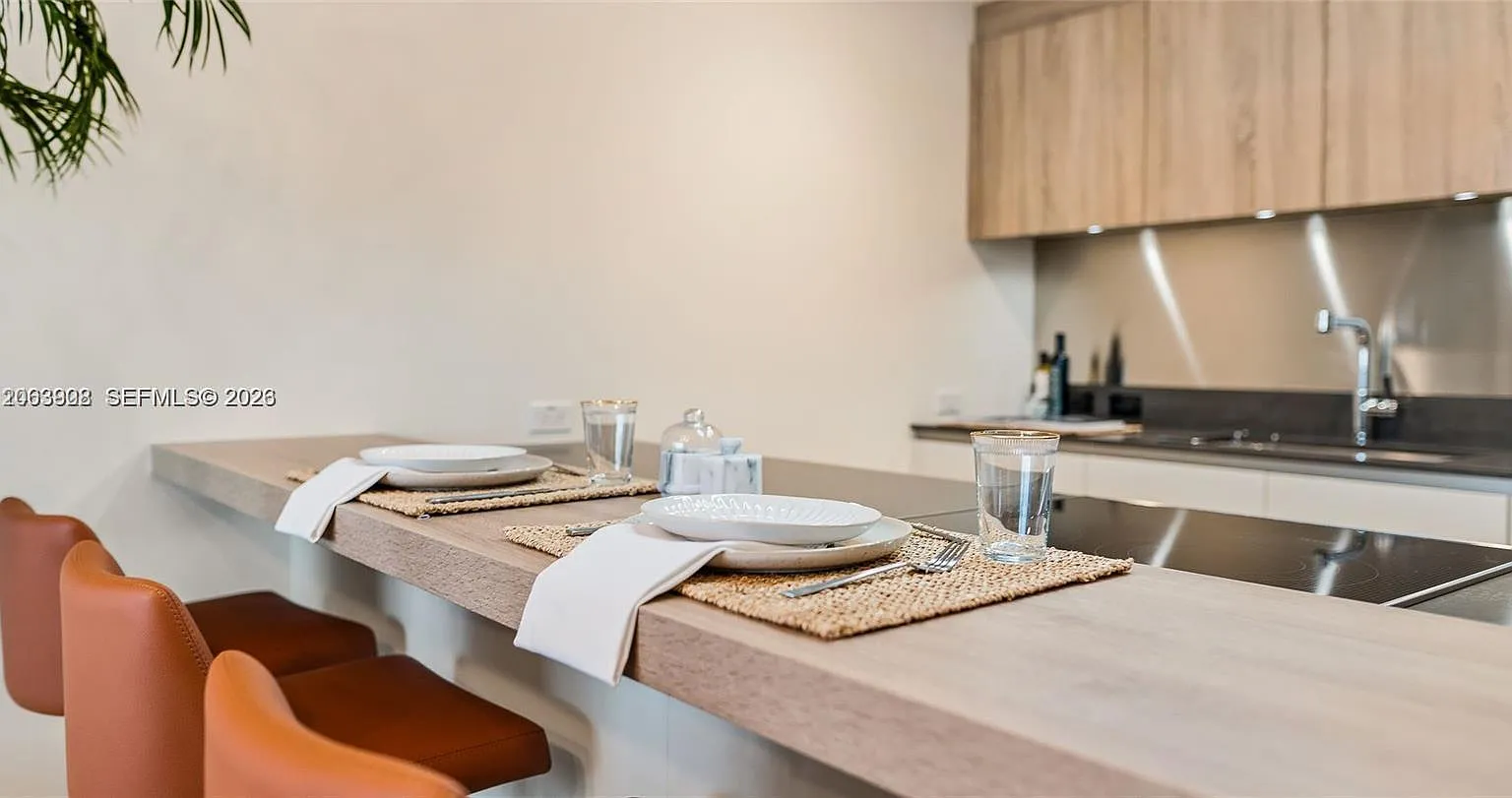 Brickell Flatiron Condo — Photo 3