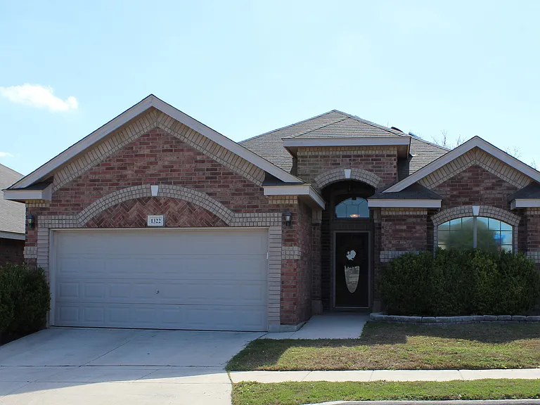 1322 Oriole Ct — Photo 1