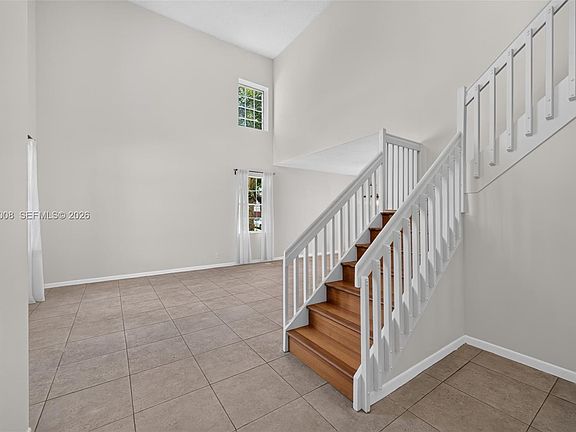 3rd image of 498 Cambridge Ln