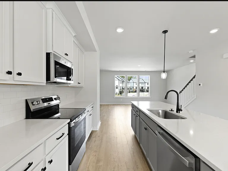 421 Talbot Dr — Photo 14