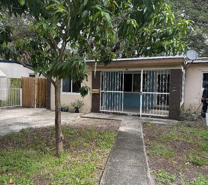138 SW 21st Way