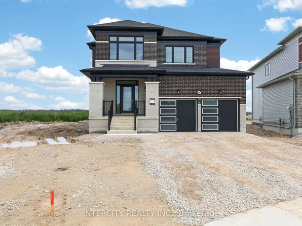 26 Legacy Cir, Wasaga Beach, ON L9Z 0L8