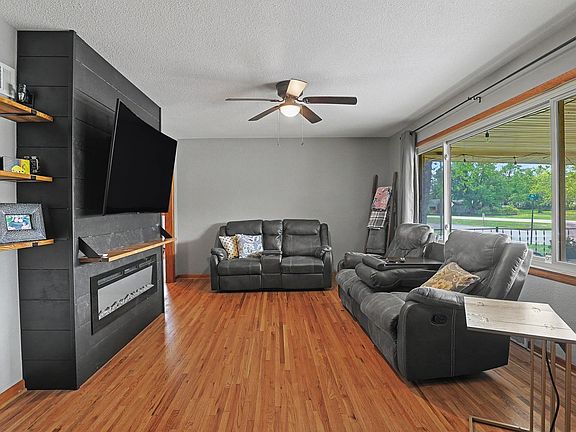 4th image of 800 N Friend St
