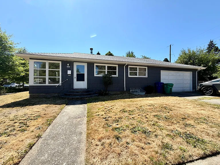 8020 N Saint Johns Ave — Photo 3
