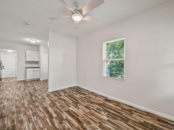 5th image of 917 Reservoir St