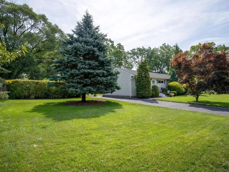 12 Blake Dr — Photo 4