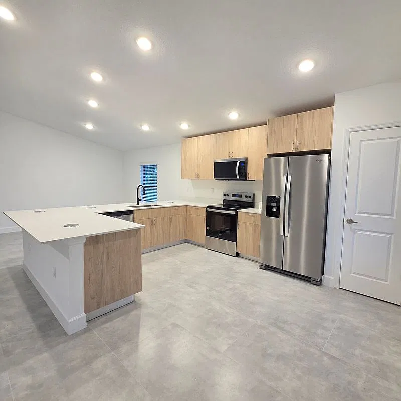 4 bed, 2.0 bath, 1736 sqft, $2,500 — Photo 1