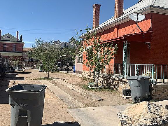 4th image of 1003 Olive Ave