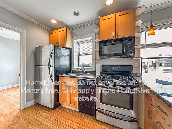 2nd image of 1137 W Grace St APT 3E